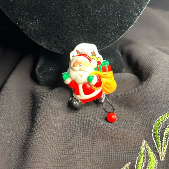 RUSS VTG Plastic Pop up pull string Santa Christmas Brooch. Super cute!! - Picture 3 of 8
